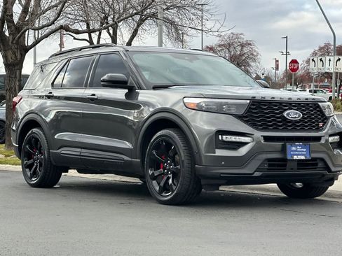 Certified 2020 Ford Explorer ST w/ ST Street Pack image 9