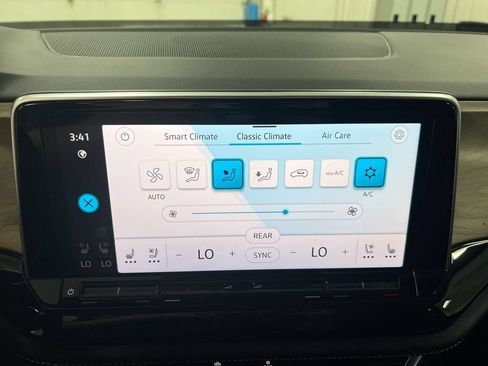 Used 2025 Volkswagen Atlas SE FWD image 15