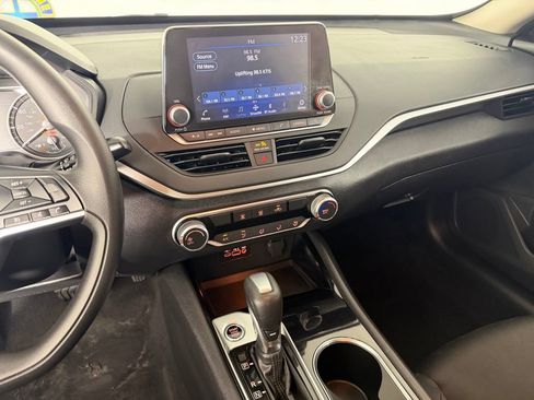 Used 2021 Nissan Altima 2.5 SV FWD image 2