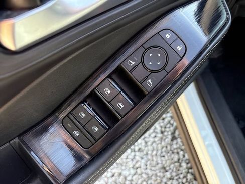 Used 2025 Nissan Rogue SV AWD/4WD image 23