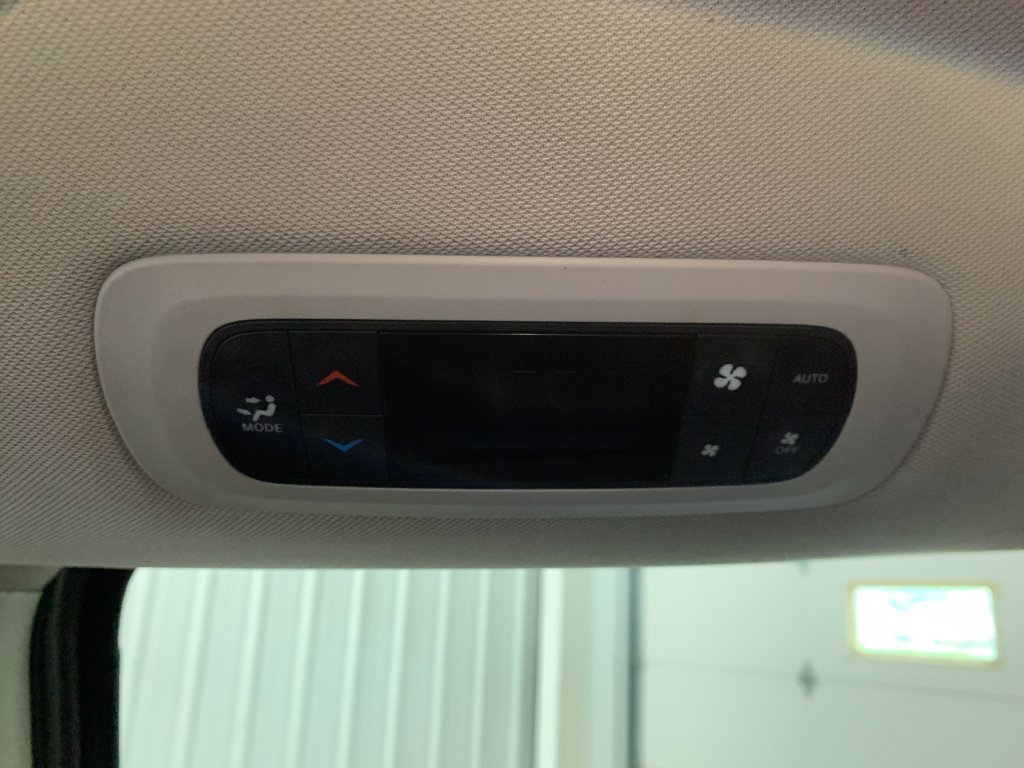Used 2020 Chrysler Pacifica Touring-L FWD image 23
