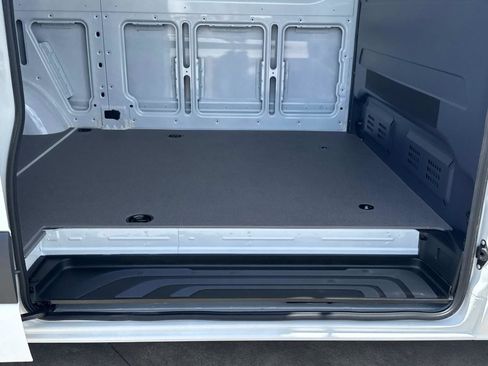 Used 2025 Mercedes-Benz Sprinter 2500 image 4