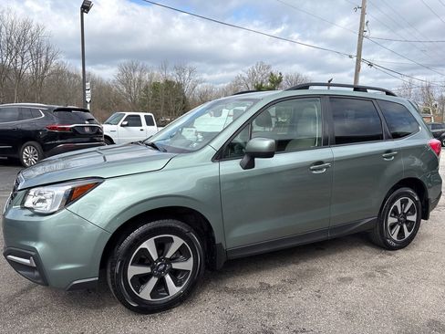 Used 2017 Subaru Forester 2.5i Premium image 3