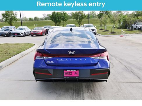 Certified 2024 Hyundai Elantra SEL w/ Convenience Package image 8
