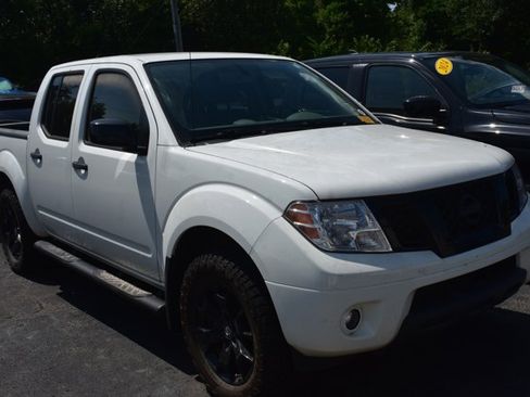 Used 2020 Nissan Frontier SV w/ Midnight Edition Floor Mats AWD/4WD image 3