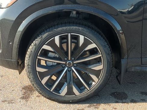 New 2026 Volvo XC90 B6 Plus w/ Protection Package Premier image 13