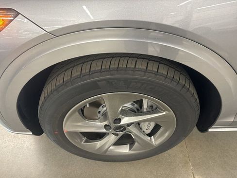 New 2026 Genesis GV70 2.5T Advanced image 8