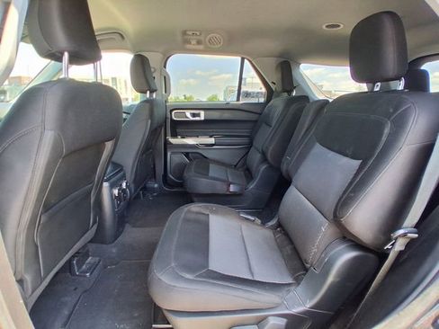Used 2022 Ford Explorer XLT RWD image 12