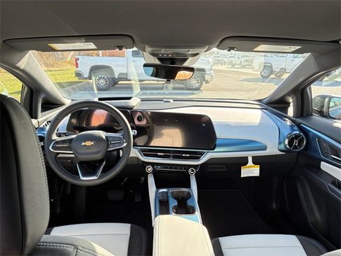 New 2026 Chevrolet Equinox EV LT image 19