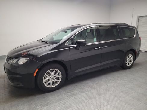 Used 2021 Chrysler Voyager Lxi FWD image 2