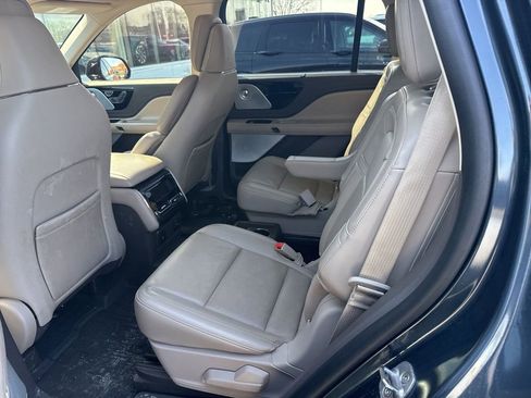 Used 2021 Lincoln Aviator Reserve w/ Equipment Group 202A image 8