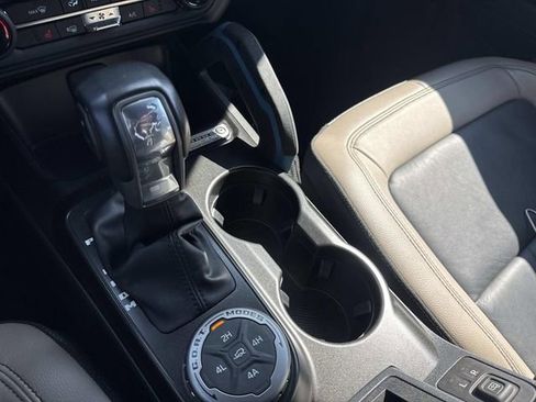 Used 2022 Ford Bronco Wildtrak image 24