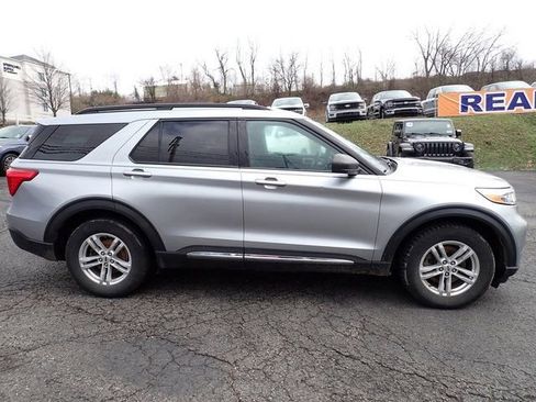 Used 2022 Ford Explorer XLT image 6
