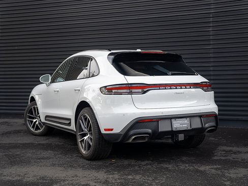 Certified 2025 Porsche Macan image 3