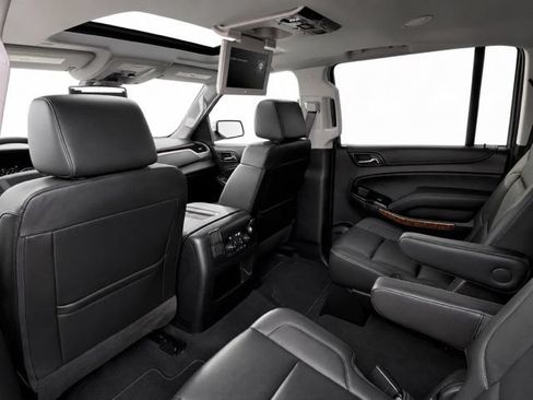 Used 2020 Chevrolet Suburban Premier AWD/4WD image 21