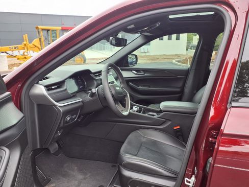 Used 2024 Jeep Grand Cherokee Altitude AWD/4WD image 23