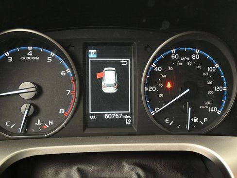 Used 2017 Toyota RAV4 LE FWD image 13