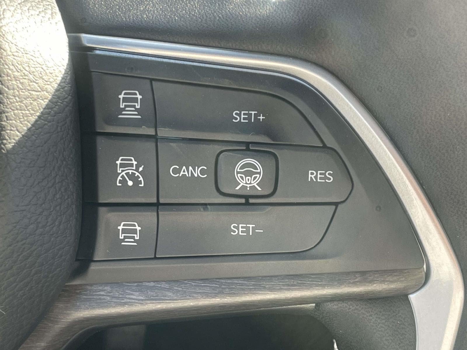 New 2026 Jeep Grand Cherokee Limited w/ Limited Altitude Package AWD/4WD image 16