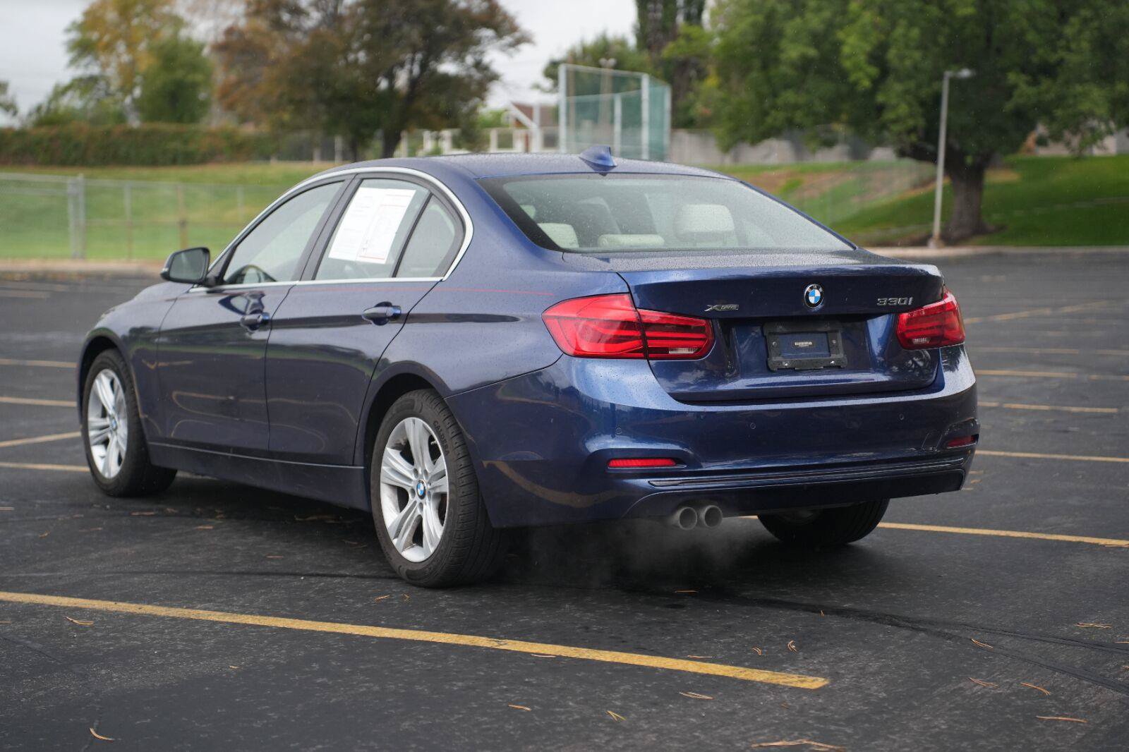 Used 2017 BMW 330i xDrive Sedan AWD/4WD image 3