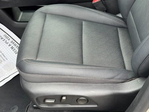 Used 2025 Chevrolet Equinox LT w/ Convenience Package II FWD image 21