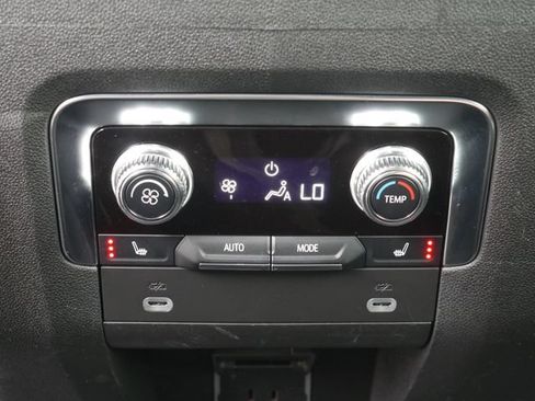 Used 2023 GMC Yukon AT4 w/ LPO, Floor Liner Package AWD/4WD image 28