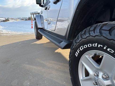 Used 2020 Jeep Gladiator Sport w/ Quick Order Package 24S image 10