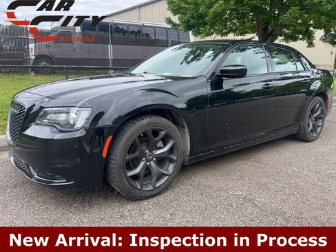 Used 2022 Chrysler 300 Touring w/ Sport Appearance Package RWD image 1