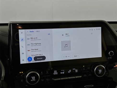 Used 2023 Toyota Highlander Platinum image 15