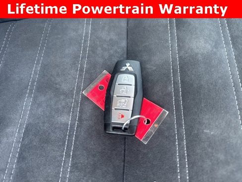 Used 2023 Mitsubishi Outlander SE image 6