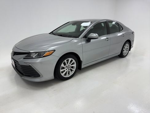 Used 2023 Toyota Camry LE image 5