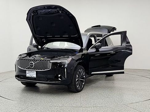 New 2026 Volvo XC90 T8 Ultra w/ Protection Package Premier image 9