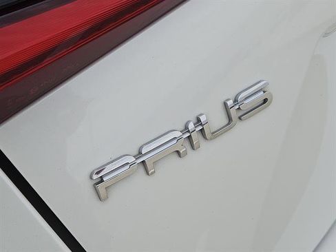 Used 2020 Toyota Prius XLE image 9