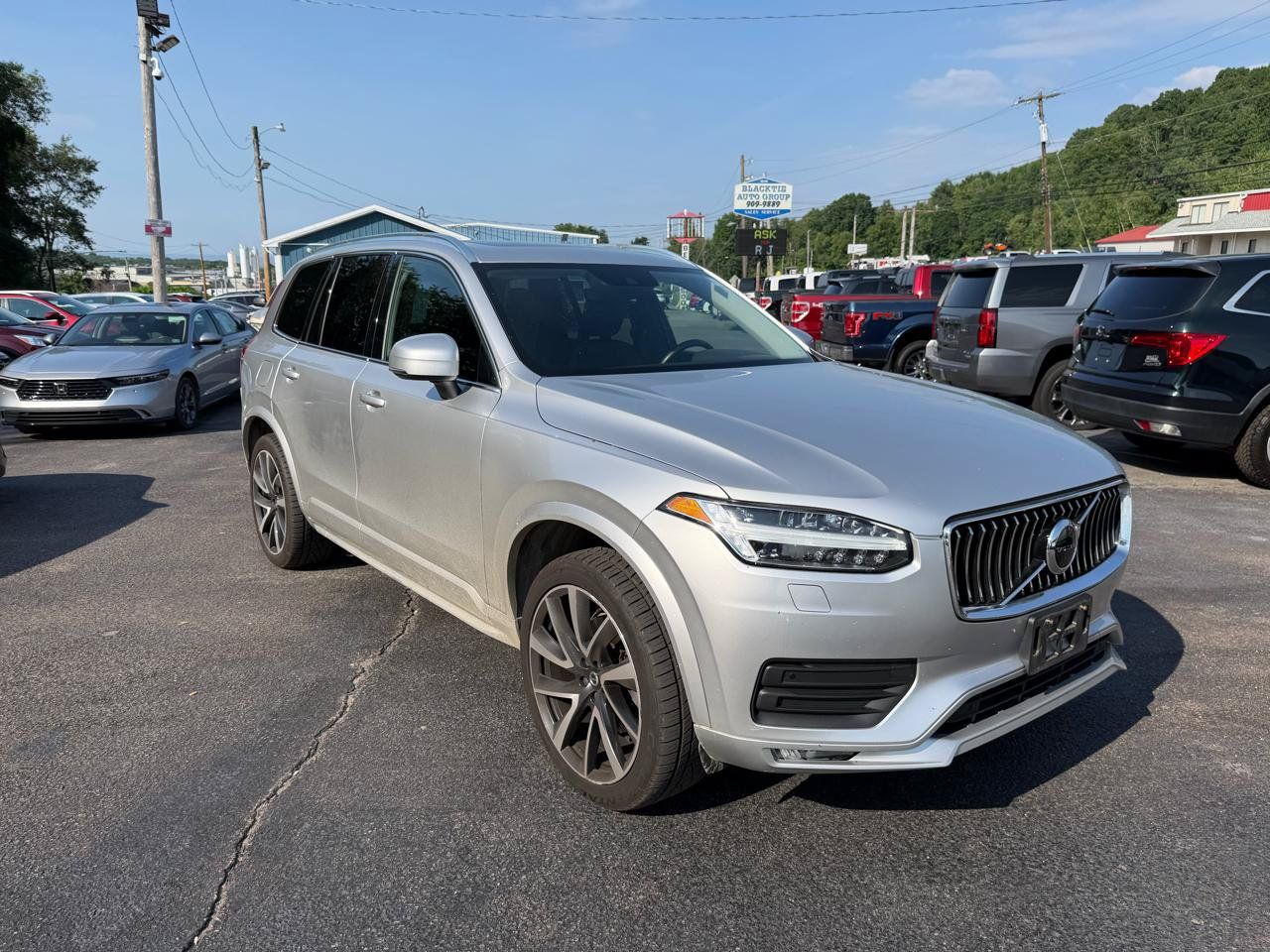 Used 2021 Volvo XC90 T6 Momentum w/ Climate Package AWD/4WD image 3