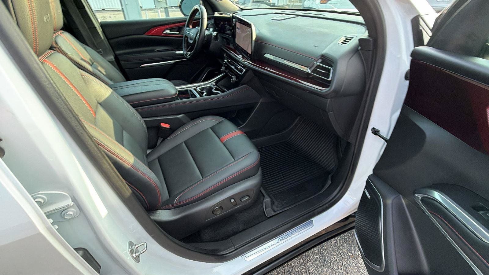 Used 2024 Chevrolet Traverse RS AWD/4WD image 19