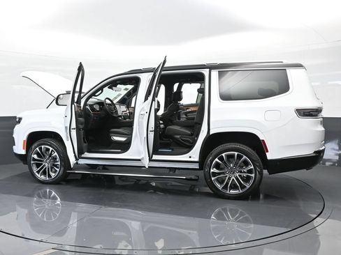 Used 2024 Jeep Grand Wagoneer Series III AWD/4WD image 68