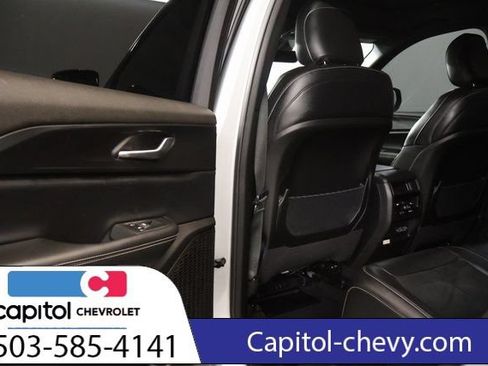 Used 2025 Jeep Grand Cherokee Altitude AWD/4WD image 32