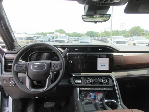 New 2026 GMC Sierra 3500 Denali Ultimate AWD/4WD image 17