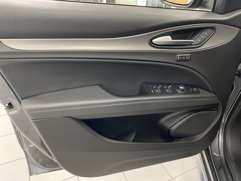 Used 2024 Alfa Romeo Stelvio Ti w/ Performance Driving Package image 18