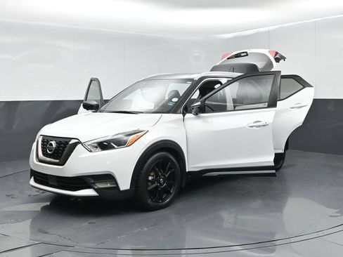 Used 2020 Nissan Kicks SR w/ SR Premium Package FWD image 61