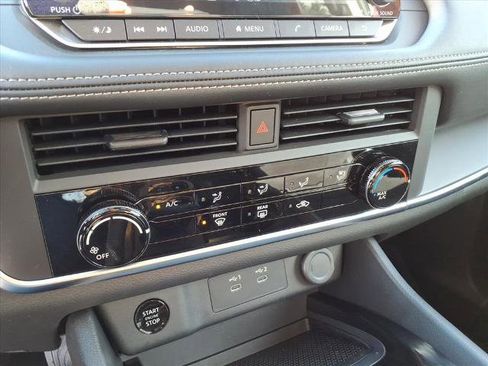 Used 2025 Nissan Rogue S AWD/4WD image 24
