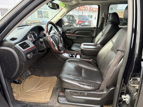 Used 2011 Cadillac Escalade AWD w/ Touring Package image 11