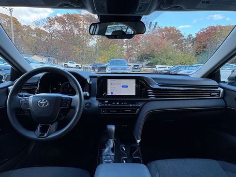 Used 2025 Toyota Camry LE image 32