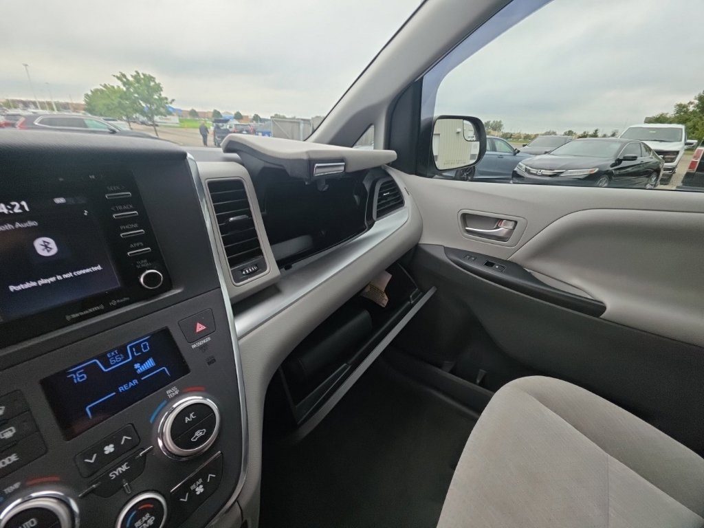 Used 2019 Toyota Sienna LE AWD/4WD image 20