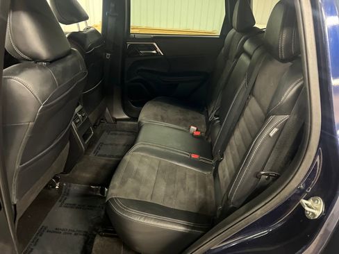 Used 2022 Mitsubishi Outlander SE image 13