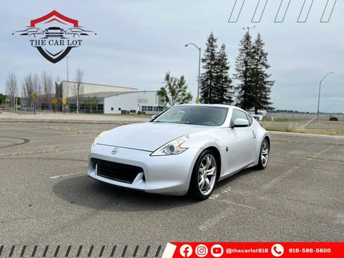 Used 2009 Nissan 370Z Touring w/ Sport Pkg image 1