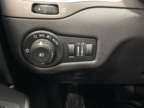 Used 2022 Jeep Cherokee Latitude Lux image 23