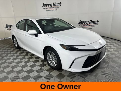 Used 2025 Toyota Camry LE FWD image 4