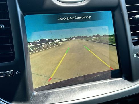 Used 2023 Chrysler 300 Touring L w/ Safetytec Plus Group image 17