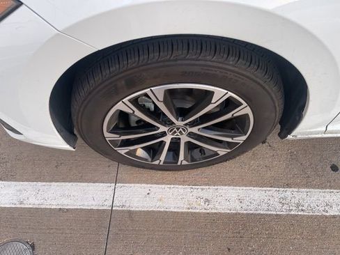 Used 2025 Volkswagen Jetta Sport image 2