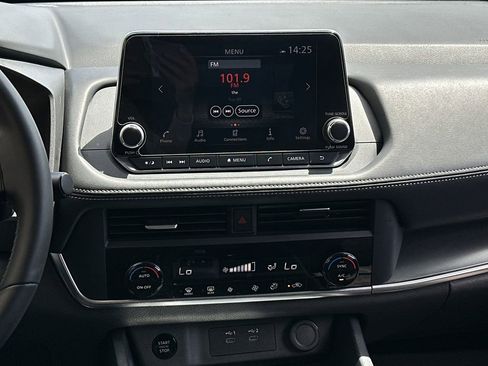 Used 2025 Nissan Rogue SV FWD image 16